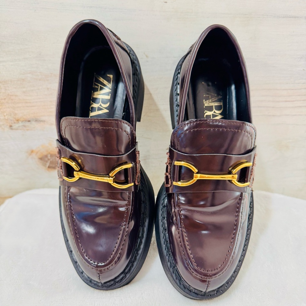 Zara Women’s Chunky Plum Loafers with Gold Accent EU 35/ US size 5
